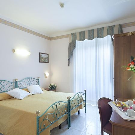 Hotel Oriente Рим Екстериор снимка