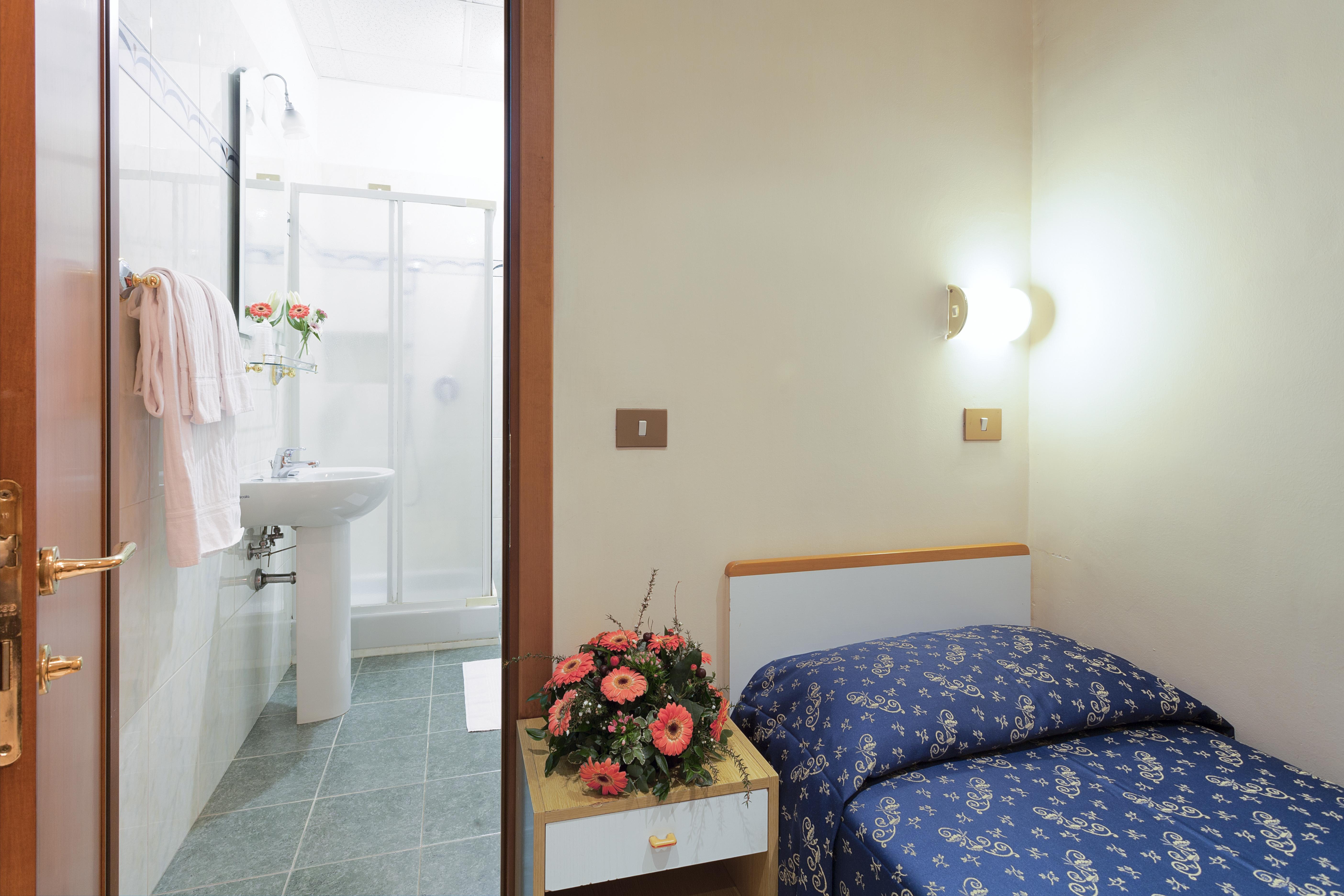 Hotel Oriente Рим Екстериор снимка