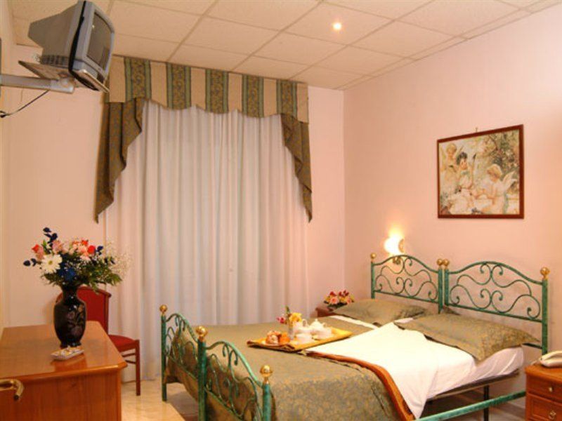 Hotel Oriente Рим Екстериор снимка