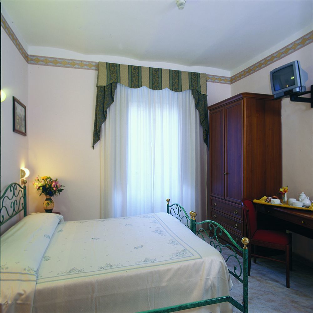 Hotel Oriente Рим Екстериор снимка