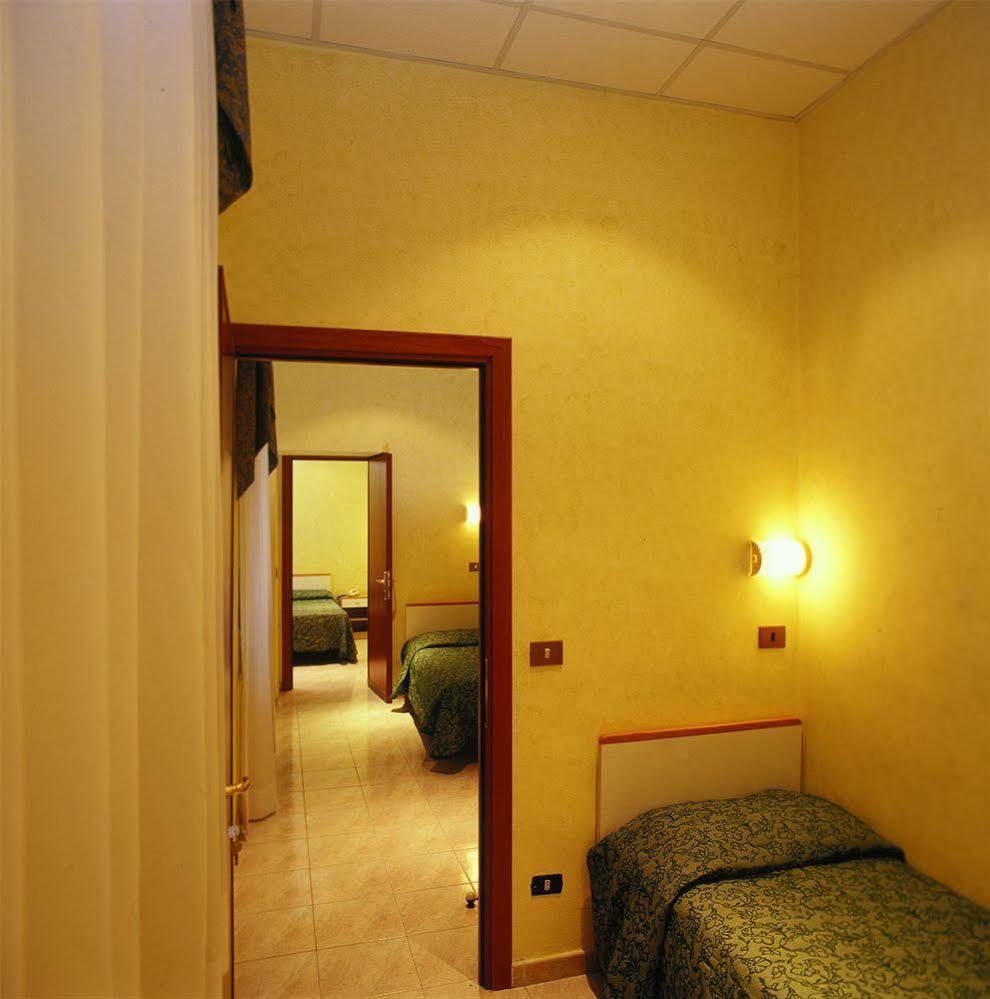 Hotel Oriente Рим Екстериор снимка